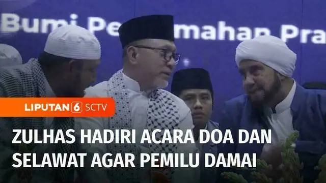 Ketua Umum PAN Zulkifli Hasan menghadiri acara doa dan selawat agar pemilu berlangsung damai bersama Habib Syech Abdul Qodir bin Assegaf di Bumi Perkemahan Cibubur, Jakarta, Senin malam (27/11).