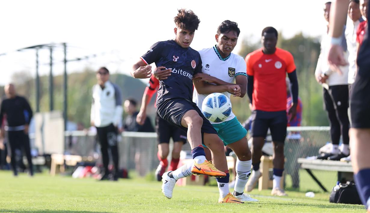 Dalam laga yang digelar di Limak Arcadia Football Center, Timnas Indonesia U-20 sudah kebobolan pada menit ke-12. Pemain Antalyaspor U-20 berhasil mencetak gol yang didahului umpan terobosan di sisi kanan pertahanan Garuda Nusantara. (Dok. PSSI)