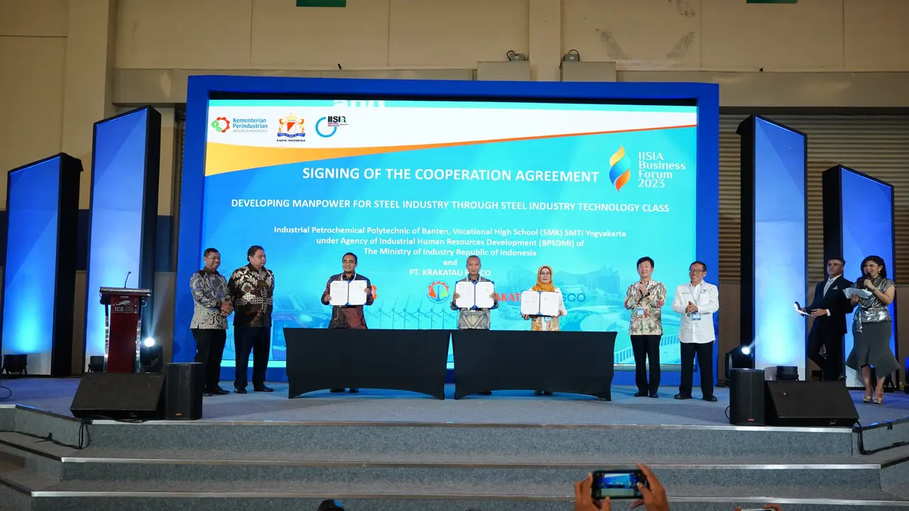 Krakatau Posco bersinergi dengan Kementerian Perindustrian dalam rangka mencetak Sumber Daya Manusia (SDM) yang unggul di industri baja.