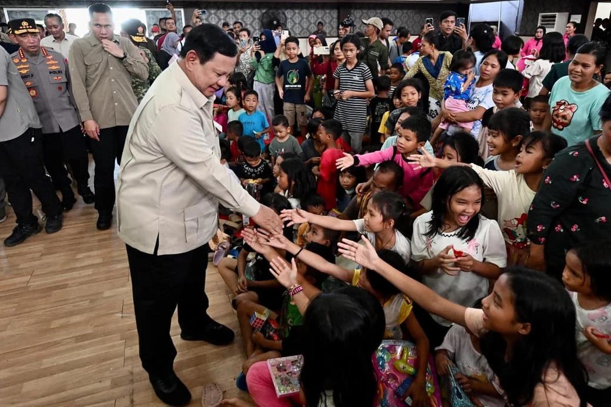 Prabowo tinjau pengungsian korban banjir sumatera