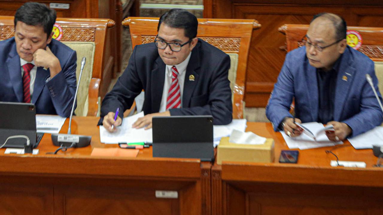VIDEO: Arteria PDIP Emosi KPU Alami Kemunduran "Konyol Kamu, Berhenti Jadi Komisioner"