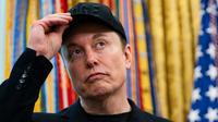 Elon Musk terlihat dalam konferensi pers bersama Presiden AS Donald Trump di Ruang Oval Gedung Putih di Washington, DC, pada 30 Mei 2025. Miliarder Elon Musk, orang terkaya di dunia, hampir setengah jalan untuk menjadi triliuner pertama di dunia, menurut laporan majalah Forbes pada 1 Oktober 2025. (Allison ROBBERT/AFP)
