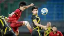 <p>Pemain Timnas Laos U-19, Peeter Phanthavong, saat melawan Timnas Malaysia U-19 pada laga final Piala AFF U-19 2022 di Stadion Patriot Chandrabhaga, Bekasi, Jumat (15/7/2022). (Bola.com/Bagaskara Lazuardi)</p>