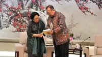 Megawati Soekarnoputri Terima Buku dari Xi Jinping sebagai Tanda Persahabatan Lama