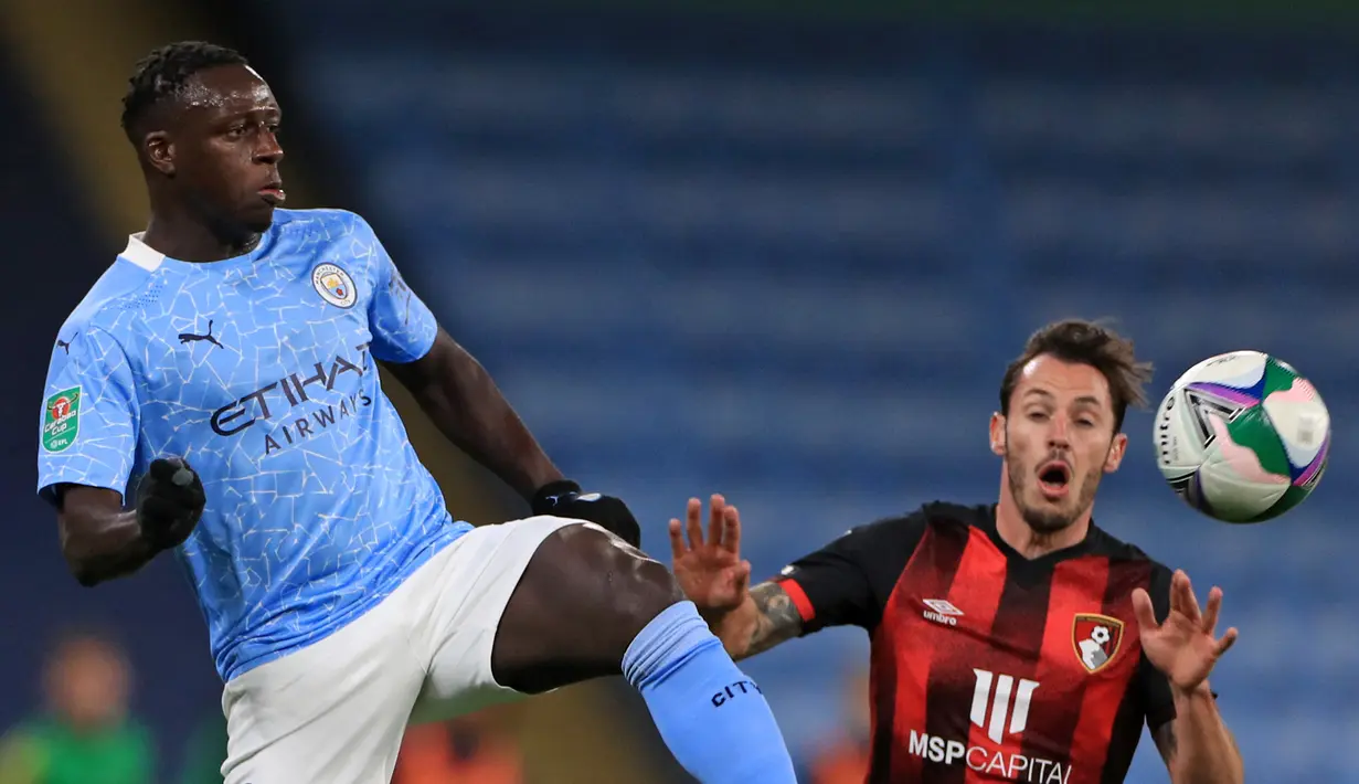 Benjamin Mendy. Bek asal Prancis yang telah memperkuat Manchester City selama 4 musim ini hanya menjadi opsi ketiga Pep Guardiola, sehingga memiliki menit bermain yang minim dan rentan cedera. Jika Mendy pergi, nilai transfernya dapat mendatangkan pemain baru. (AFP/Mike Egerton/Pool)