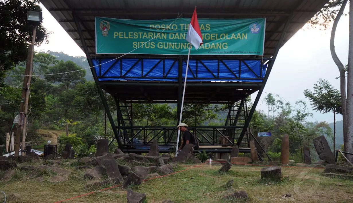 Sebuah posko Tim Nasional Penelitian dibangun di sekitar areal situs Gunung Padang di kampung Cimanggu, Cianjur, (19/9/2014). (Liputan6.com/Helmi Fithriansyah)