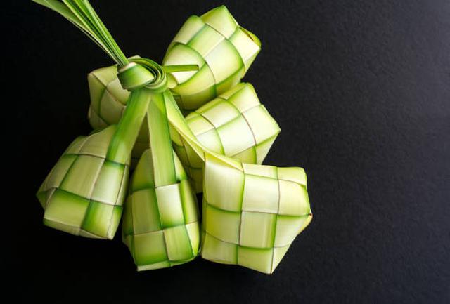 13. Lomba Menyusun Ketupat