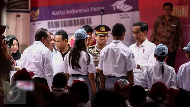 20170208-Jokowi bagi Kartu Indonesia pintar-Jakarta-Faizal Fanani