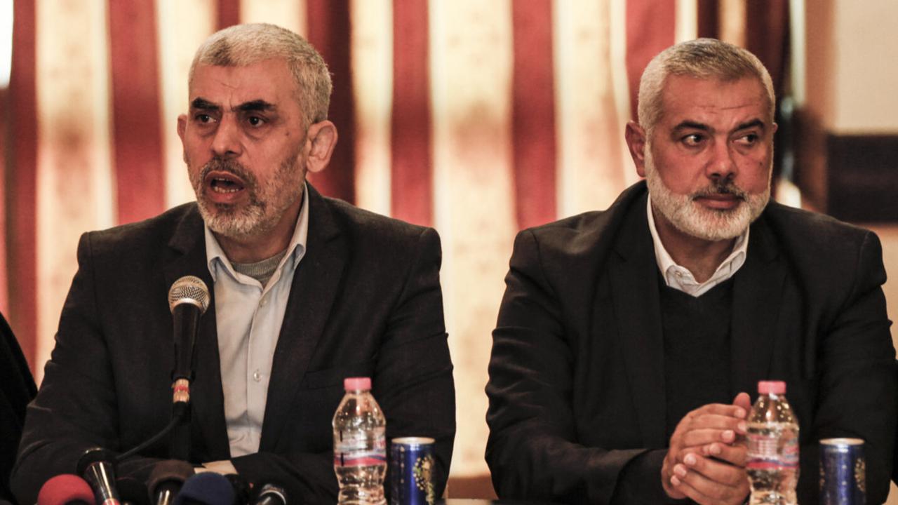 Yahya SInwar (kiri) Ismail Haniyeh (kanan)