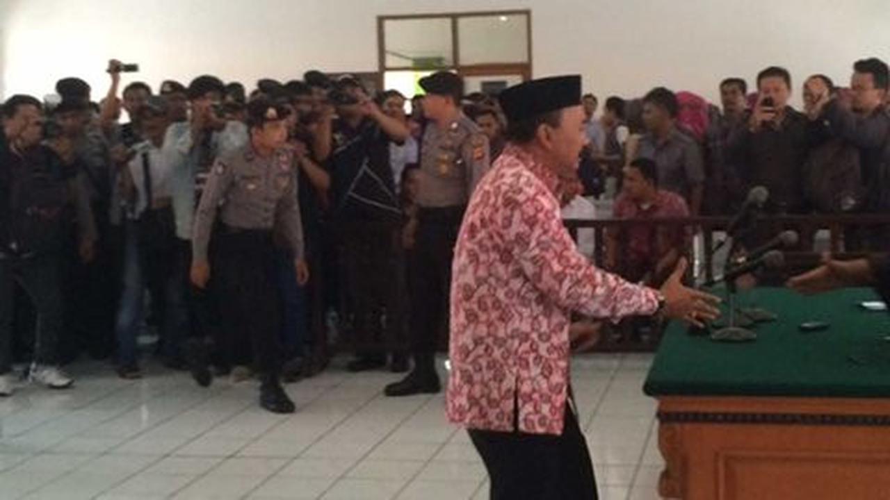Dituntut 9 tahun, Wabup Cirebon malah divonis bebas