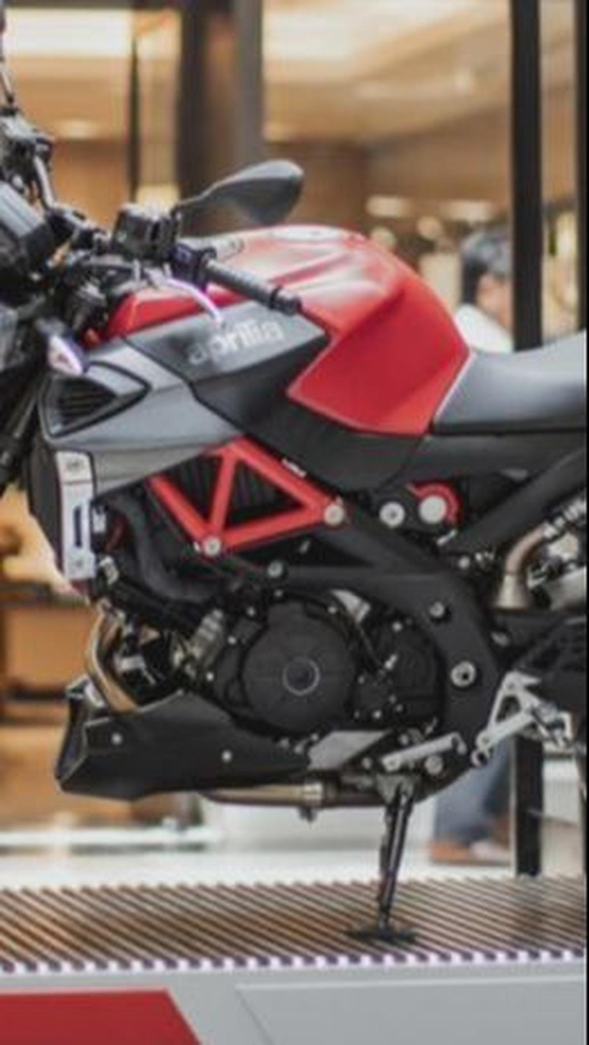 <b>Diakuisisi oleh Piaggio Group</b><br>