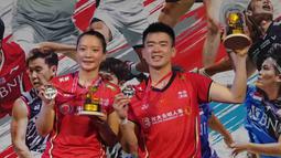Zheng Shi Wei/Huang Ya Qiong. Ganda campuran Cina ini menjadi juara pada Indonesia Masters 2022 setelah mengalahkan pasangan Prancis, Thom Gicquel/Delphine Delrue di partai final dengan dua game langsung 21-13, 21-14. Pada Indonesia Masters 2023 Zheng Shi Wei/Huang Ya Qiong tak ambil bagian setelah sebelumnya tersingkir pada semifinal India Open 2023 menghadapi Yuta Watanabe/Arisa Higashino. (PBSI)