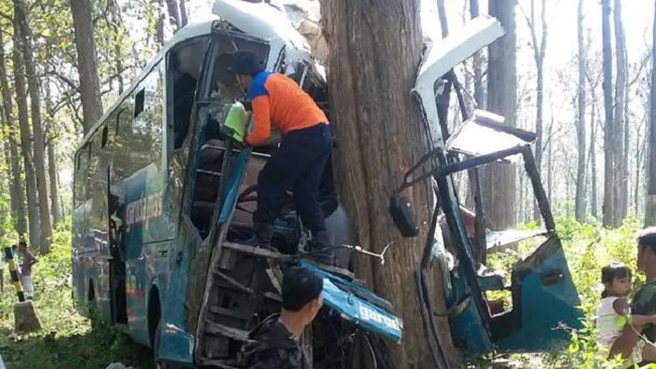 Perjalanan Bus Pengangkut Pemudik Berakhir Tragis di Hutan Angker