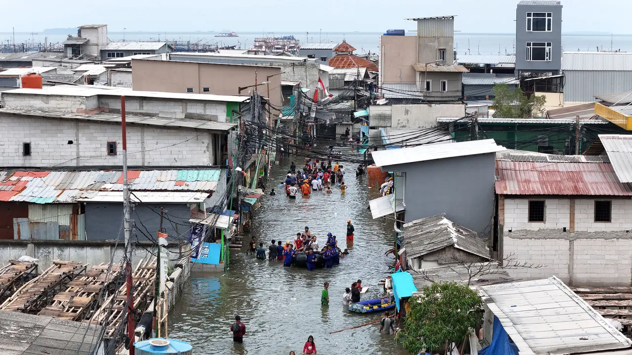 Pemandangan Udara Pesisir Jakarta yang Terendam Banjir Rob