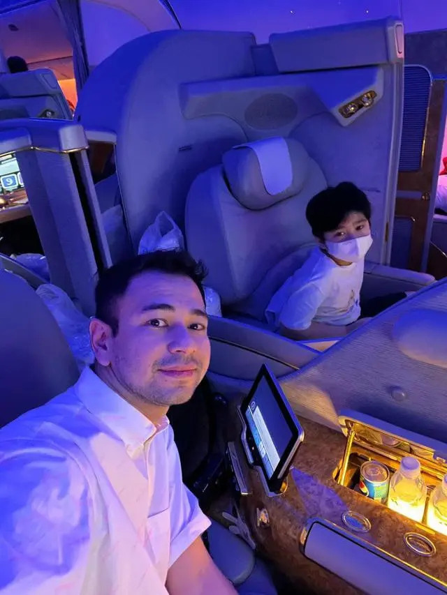 Raffi Ahmad dan Nagita Slavina sekeluarga. (Instagram.com @raffinagita1717)