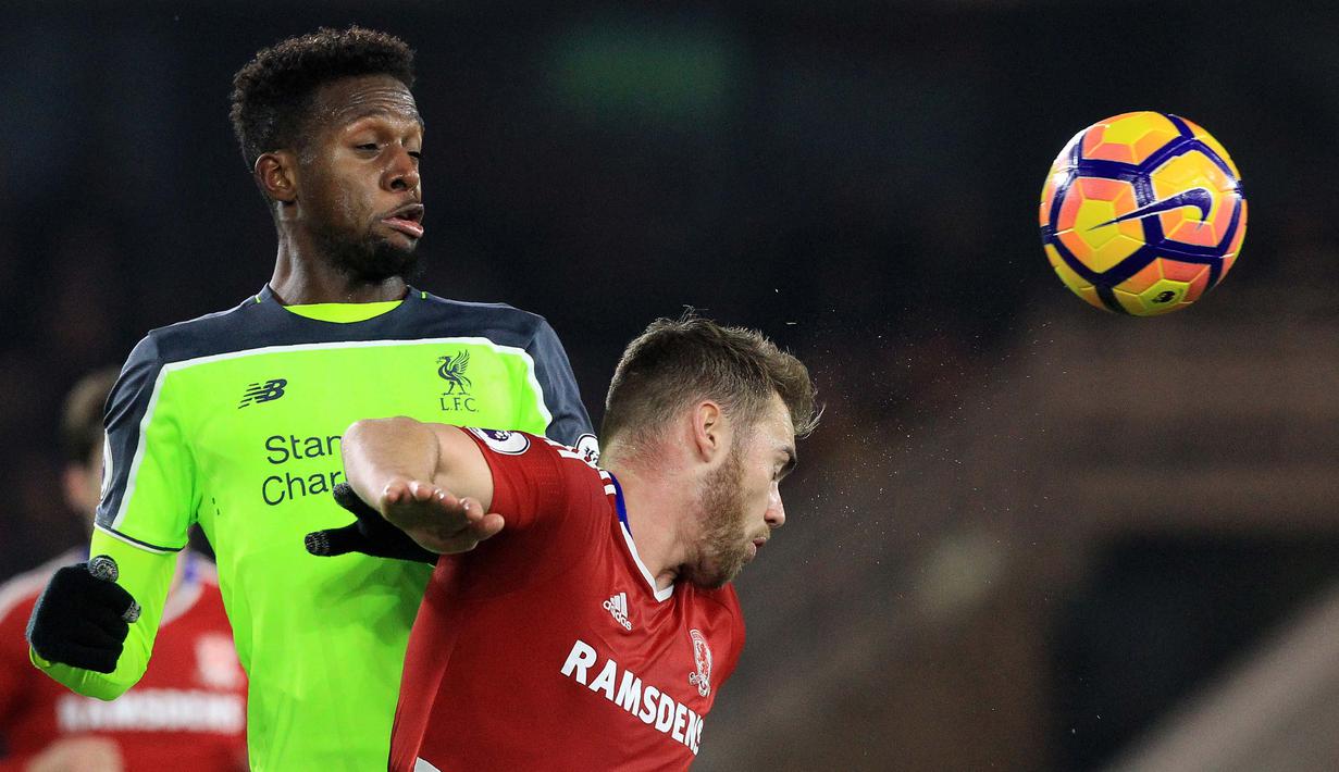 Pemain Liverpool asal Belgia, Divock Origi (kiri)  mencetak satu gol untuk kemenangan timnya saat bersua Middlesbrough pada lanjutan Premier League di Riverside Stadium, Middlesbrough, (14/12/2016). (AFP/Lindsey Parnaby)