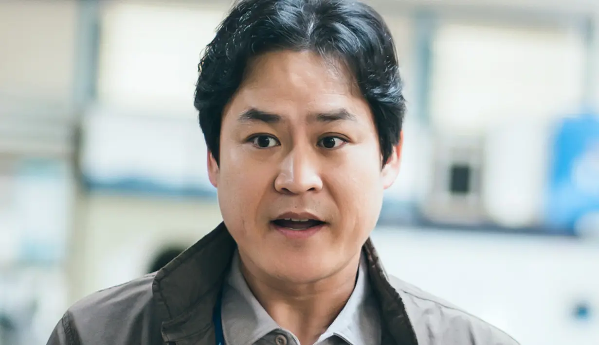 <p>Di musim ini, Goo Dae Young membantu Kim Hae Il dengan lebih teliti dan bersemangat dari sebelumnya. Sekarang sebagai kepala unit kejahatan kekerasan di Kantor Polisi Gudam, ia menunjukkan pendekatan keseimbangan antara pekerjaan dan kehidupan. (Foto: SBS via Soompi)</p>