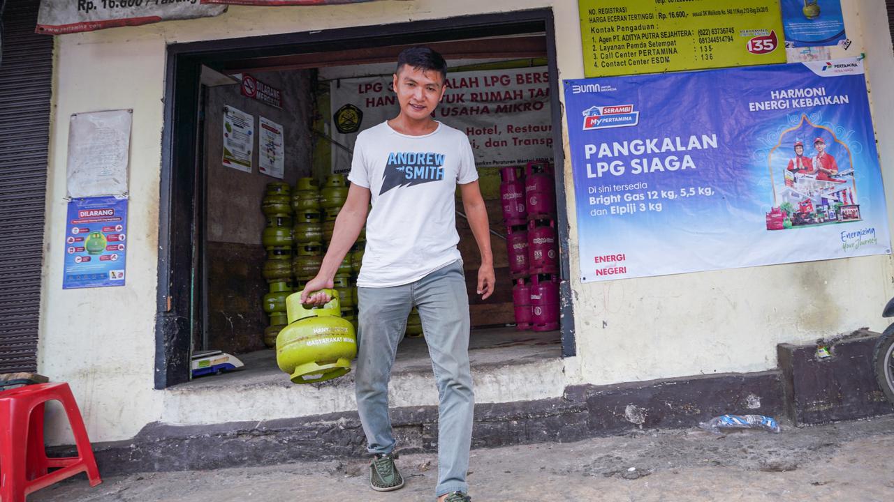 Tinjau Pangkalan Gas LPG di Jawa Barat, Wamen BUMN: Bila Ada yang Jual di Atas HET Bakal Kena Sanksi