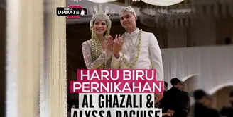 Al Ghazali dan Alyssa Daguise resmi menikah. Prosesi akad berlangsung penuh haru dengan kehangatan keluarga. Simak momen haru dari pernikahan mereka hanya di Fimela Update! #fimelaupdate #fimelahariini&nbsp;