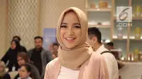 Chacha Frederica berpose saat menghadiri launching kosmetik milik Shandy Aulia, Jakarta, Rabu (30/5). Chacha tengah berupaya menjalani proses hidup yang lebih baik dengan mematuhi perintah-nya dan menjauhi larangan Allah SWT. (Liputan6.com/Faizal Fanani)