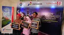 Sejumlah mahasiswa berfoto saat mengikuti pendaftaran Citizen Journalist Academy Energi Muda Pertamina, Jakarta, Kamis (27/7). (Liputan6.com/Helmi Afandi)