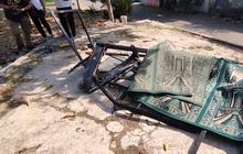 Terekam CCTV, Pelaku Bermukenah dan Bermasker Bakar Lemari Masjid di Makassar