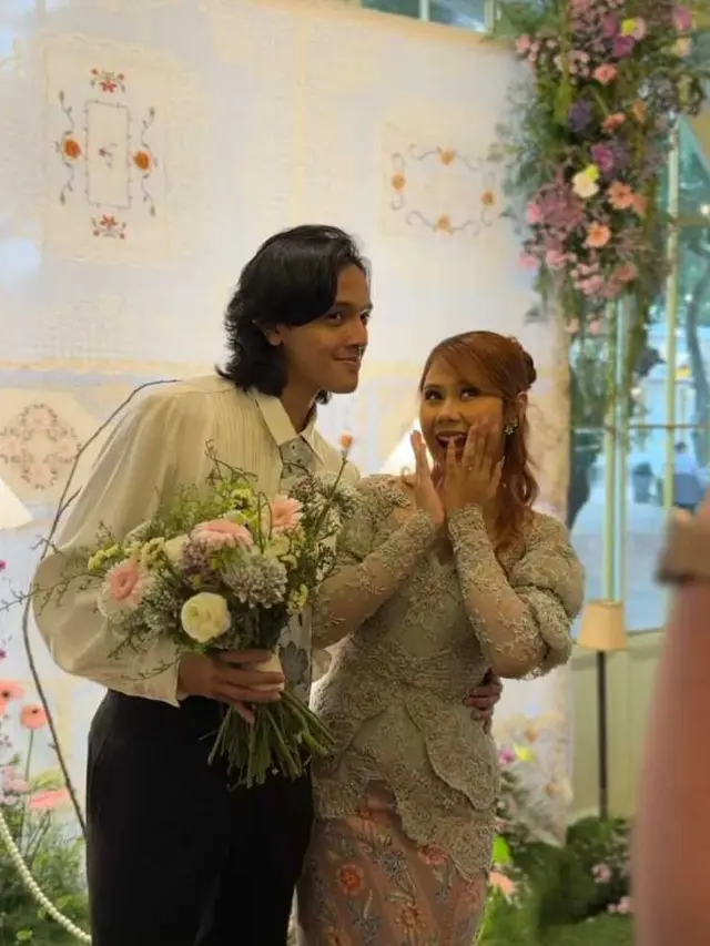 Model Kebaya Lamaran Nadin Amizah yang Unik/Instagram Nadin Amizah