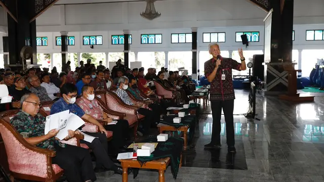 Gubernur Jawa Tengah Ganjar Pranowo mengadakan rapat koordinasi penanggulangan kemiskinan ekstrem di Kabupaten Pemalang dan Kabupaten Brebes.