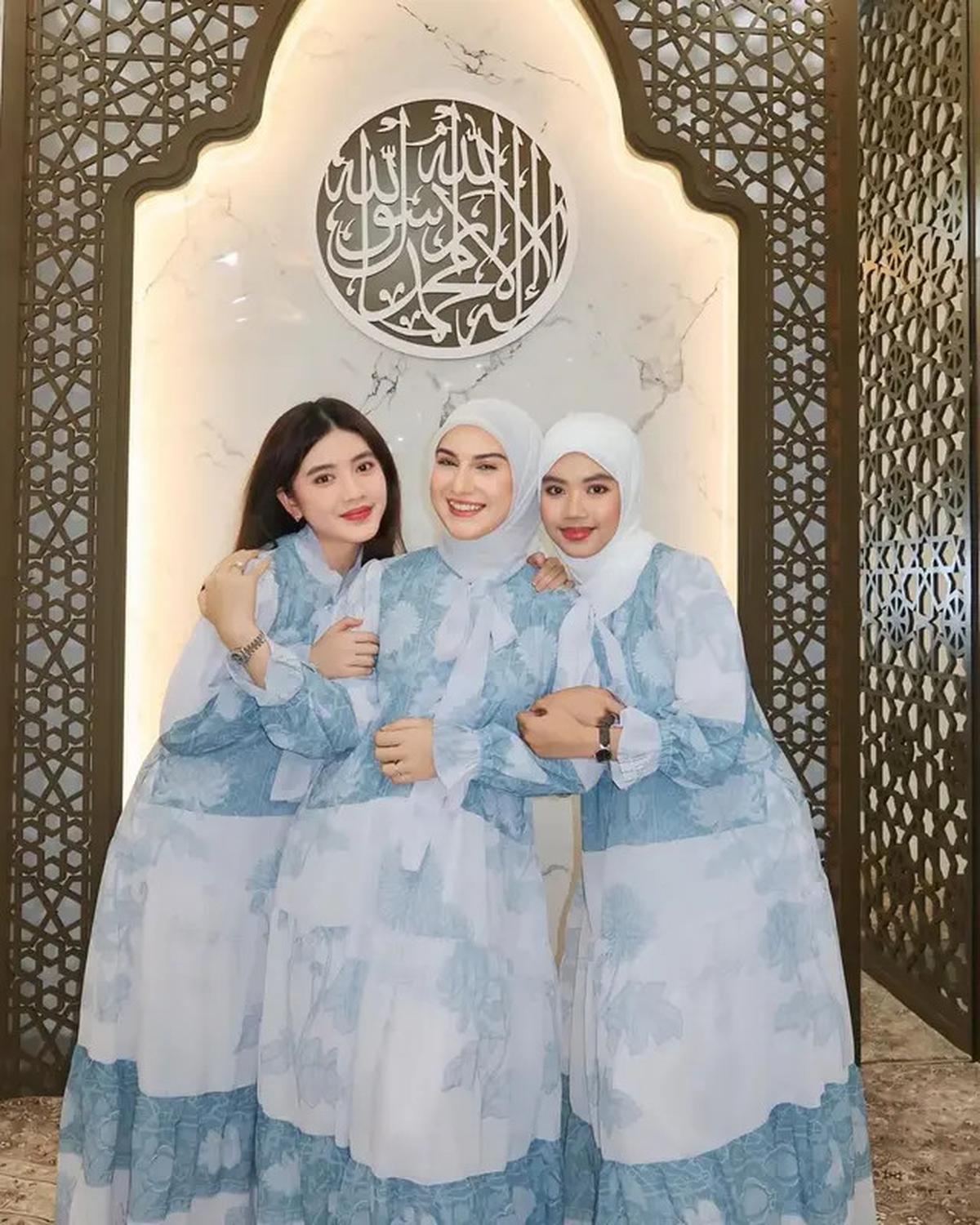 5 Gaya Pemotretan Irish Bella dengan Dua Anak Sambung, Terbaru dengan Dress Putih Mewah