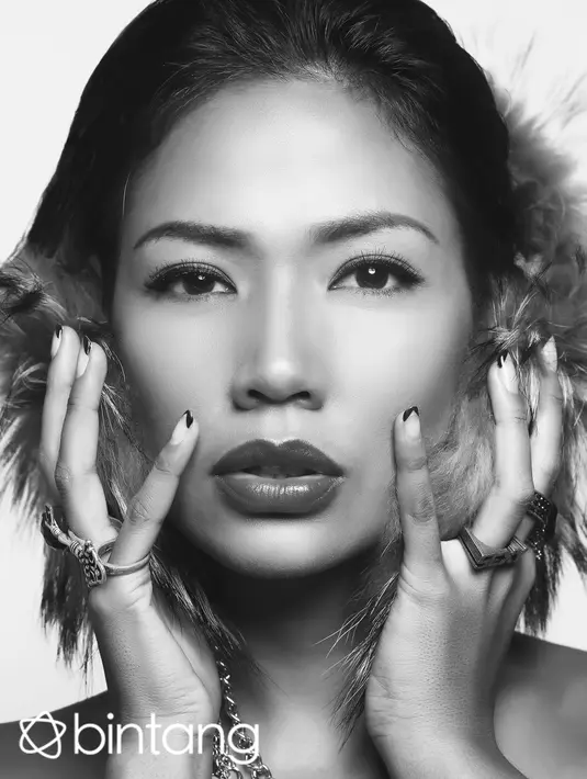 Beruntung bagi Shanty yang mendapat dukungan penuh sang suami, Sebastian  Paredes, untuk aktivitasnya bernyanyi kembali. (Diera Bachir/Bintang.com)