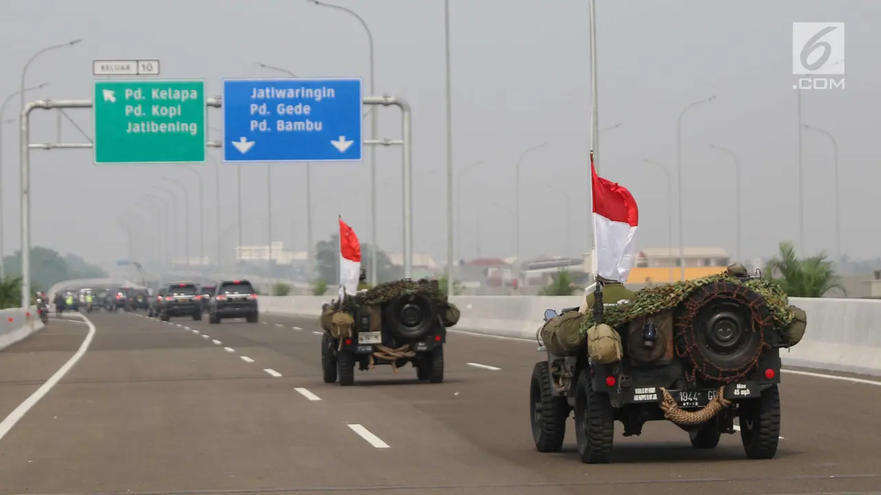 Jokowi di Ruas Tol Becakayu