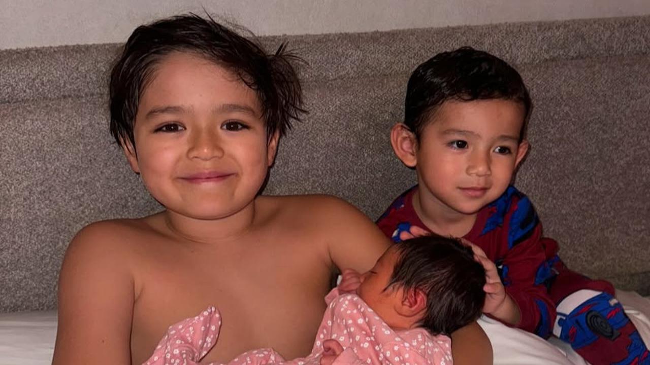 Potret Keakraban 3 Anak Jessica Iskandar yang Bikin Gemas, El Barack Pangku Adik Perempuannya dan Asuh Don Verhaag