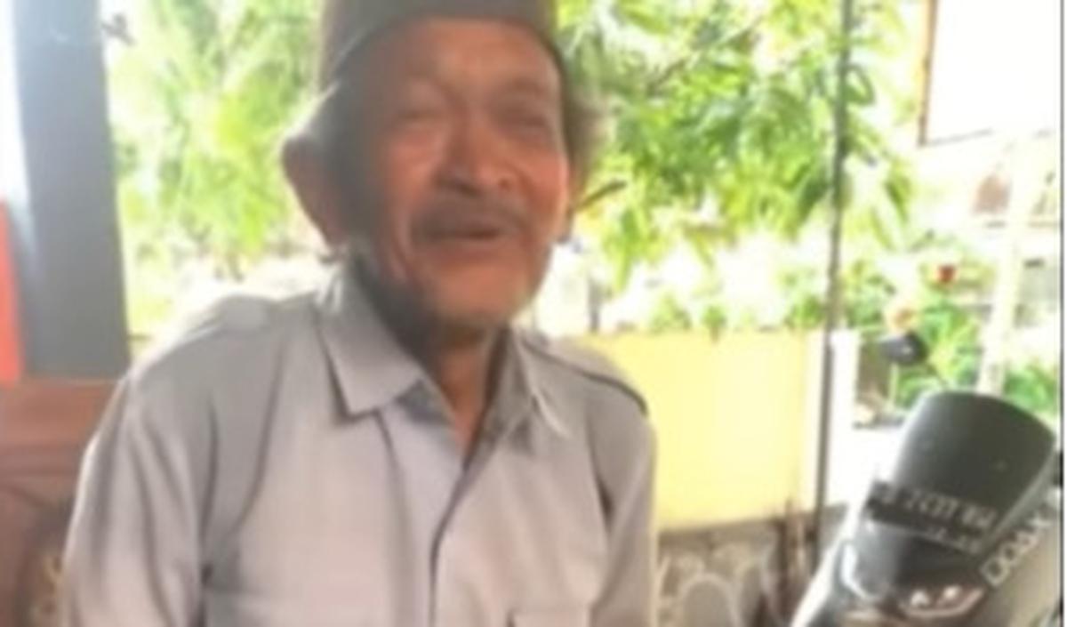 "Ini jamnya dijual?," kata Elif.