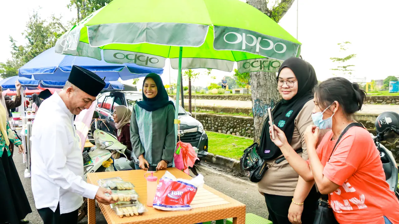 PKL Takjil Ramadan Teriaki Pj Bupati Musi Banyuasin: Jangan Bubarkan Kami Pak
