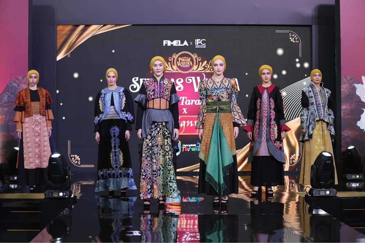 FOTO: Wali Kota Tarakan & Istri Tampil Elegan  dengan Batik Khas Tarakan di Parade Wastra Nusantara 2025