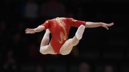 Pesenam putri Tiongkok, Yan Wang, beraksi di nomor lantai Kejuaraan Dunia Senam Artistik 2015 di Glasgow, Skotlandia, (27/10/2015). (EPA/Robert Perry)