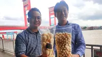 Pengusaha Palembang Bangun E-Commerce Kerupuk Pertama di Indonesia