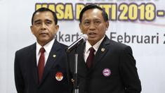 Ketua Umum Pengurus Pusat PBVSI, Imam Sudjarwo, saat pengukuhan dan pelantikan di Gedung KONI, Jakarta, Kamis (28/2). Imam Sudjarwo terpilih kembali sebagai ketua untuk periode 2018-2022. (Bola.com/Yoppy Renato)