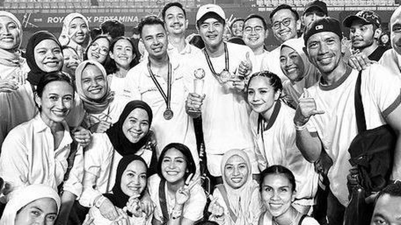 Selain dengan Raffi dan Nagita, Caca juga dikenal akrab dengan seluruh karywan RANS. Hal itu terbukti di acara Lagi Lagi Tenis, ia tak sungkan berfoto bersama karyawan RANS dan seluruh orang yang terlibat.