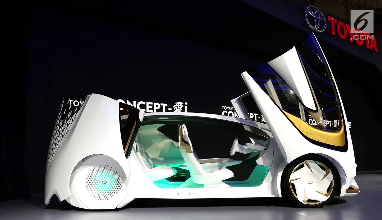 Sebuah mobil Toyota Concept-i diperkenalkan pada GAIKINDO Indonesia International Auto Show (GIIAS) 2018 di ICE BSD, Tangsel, Kamis (2/8). Mobil berkapasitas empat penumpang memiliki lingkar kemudi tidak dihilangkan. (Liputan6.com/Fery Pradolo)