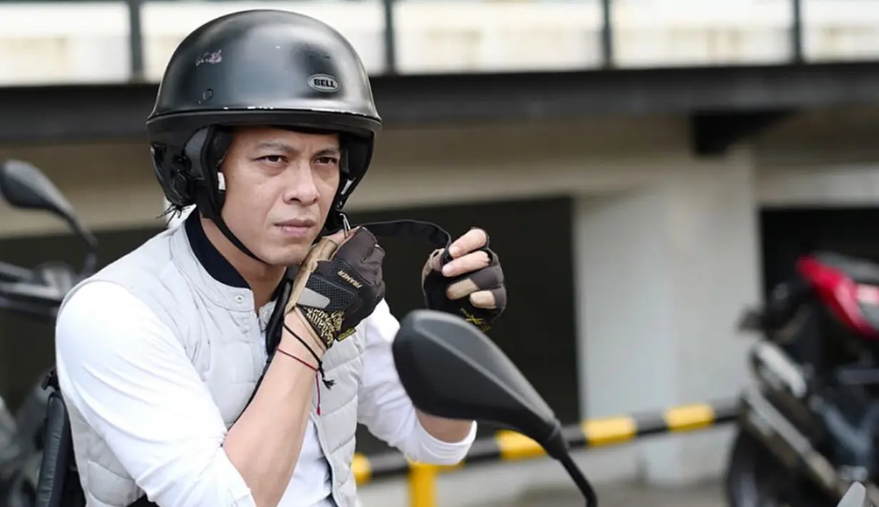 <p>Selain bermain musik, ternyata Ariel dalam kesehariannya suka bermain game online. Game itu bernama Player Unknown's Battlegrounds (PUBG) dengan nama akun KUBIGA. Ariel pun sering sekali online di malam menjelang pagi. (Liputan6.com/IG/@ariel_inst)</p>