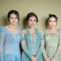 Penampilan Benny Janah, asisten Hotman Paris yang hadir di acara pernikahan Fritz-Chen mencuri atensi. [Foto: IG/benny_janah]