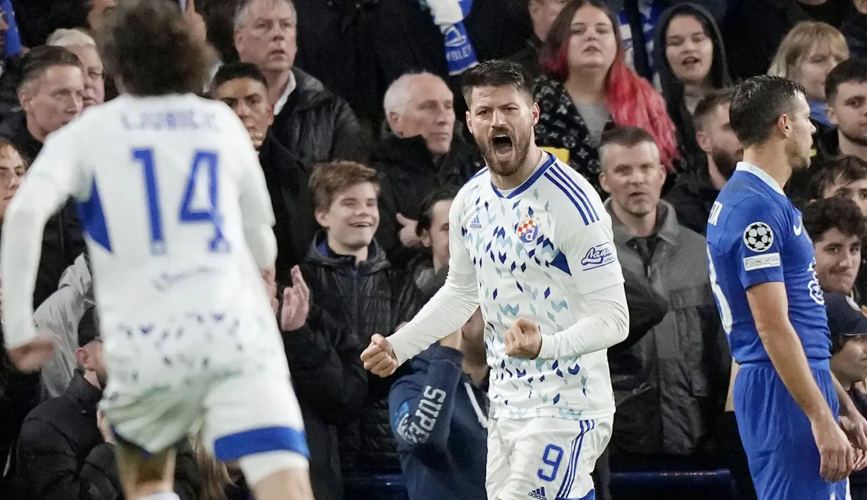 Tiga gol tersebut tercipta di babak pertama. Zagreb lebih dulu unggul di menit ke-7 melalui sundulan dari Bruno Petkovic. (AP/Frank Augstein)
