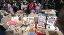 Sejumlah logistik berdatangan ke posko bunderan HI untuk mendukung aksi Sumpah Pemuda di kawasan Bundaran Hotel Indonesia (HI), Jakarta Pusat, Rabu (28/10/2026). (KLY/Budy Santoso)