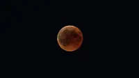 Fenomena Gerhana Bulan Total, atau Blood Supermoon, akan terjadi pada 20 Januari 2019 malam (AFP/Aris Messinis)