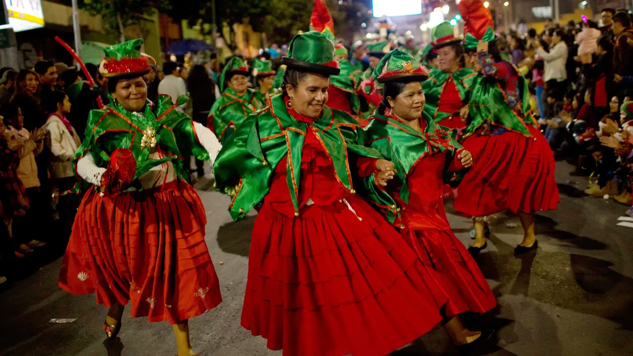Sambut Perayaan Natal, Parade Kostum Ramaikan Kota La Paz