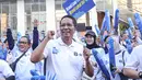Menteri Hukum Supratman Andi Agtas, tampak asik berjoget bersama para peserta yang mengikuti fun walk peringatan Hari Kekayaan Intelektual Sedunia 2026 yang berlangsung di Sarinah, Jakarta Pusat pada Minggu (26/4/2026). (Bola.com/Abdul Aziz)