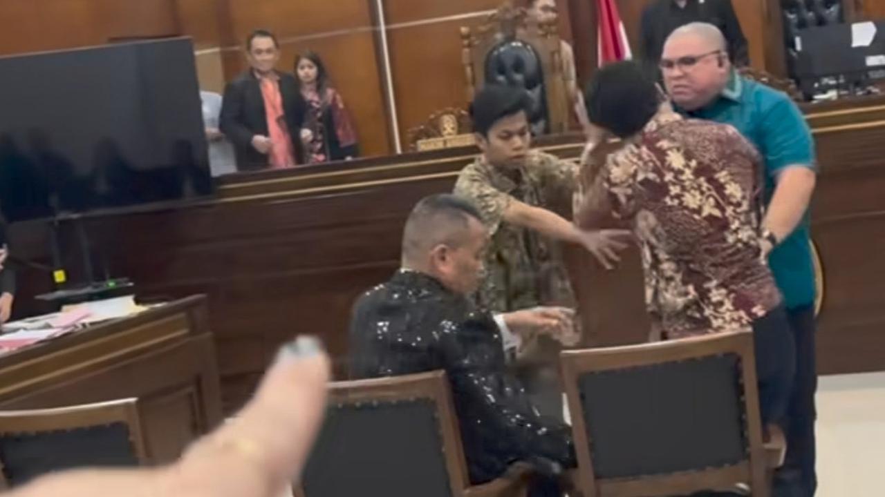 Razman Nasution Ngamuk di Sidang lalu Mendatanginya, Hotman Paris Buat Pengakuan Mengejutkan Soal Tinju