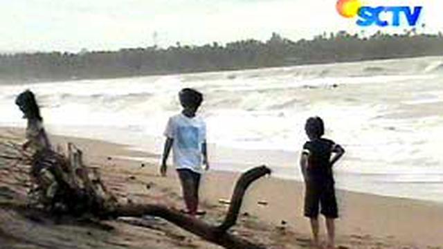 Cuaca Buruk Wisata Pantai Sepi Pengunjung News Liputan6com