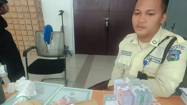 Temukan Tas Berisi Uang